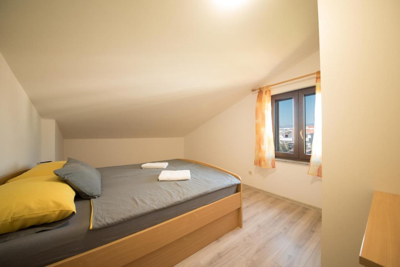 Apartments And Rooms By The Sea Vrsi - Mulo, Zadar - 5848 Esterno foto