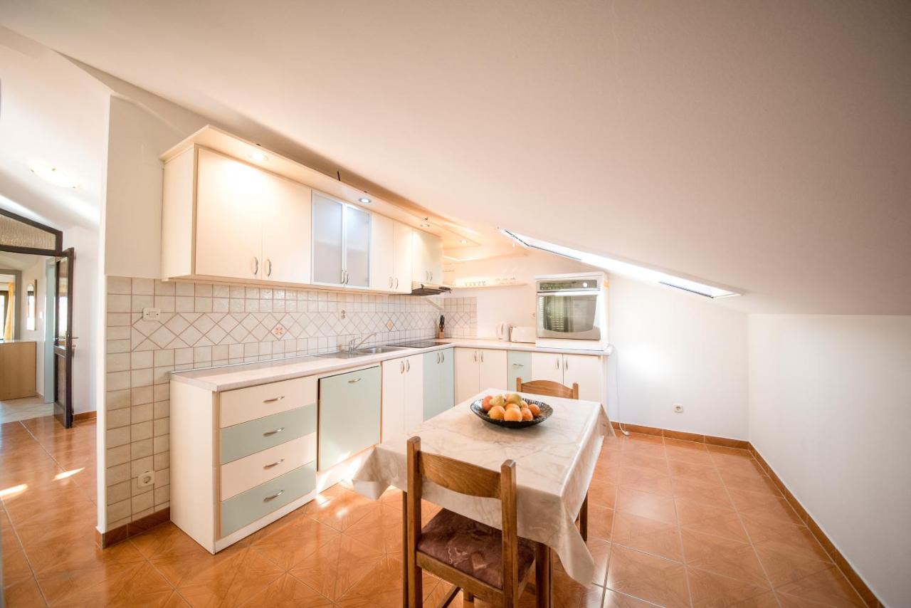 Apartments And Rooms By The Sea Vrsi - Mulo, Zadar - 5848 Esterno foto