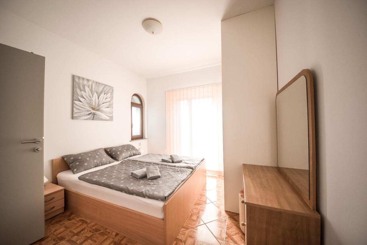 Apartments And Rooms By The Sea Vrsi - Mulo, Zadar - 5848 Esterno foto