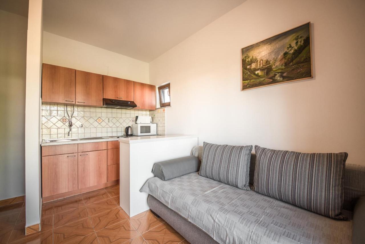 Apartments And Rooms By The Sea Vrsi - Mulo, Zadar - 5848 Esterno foto