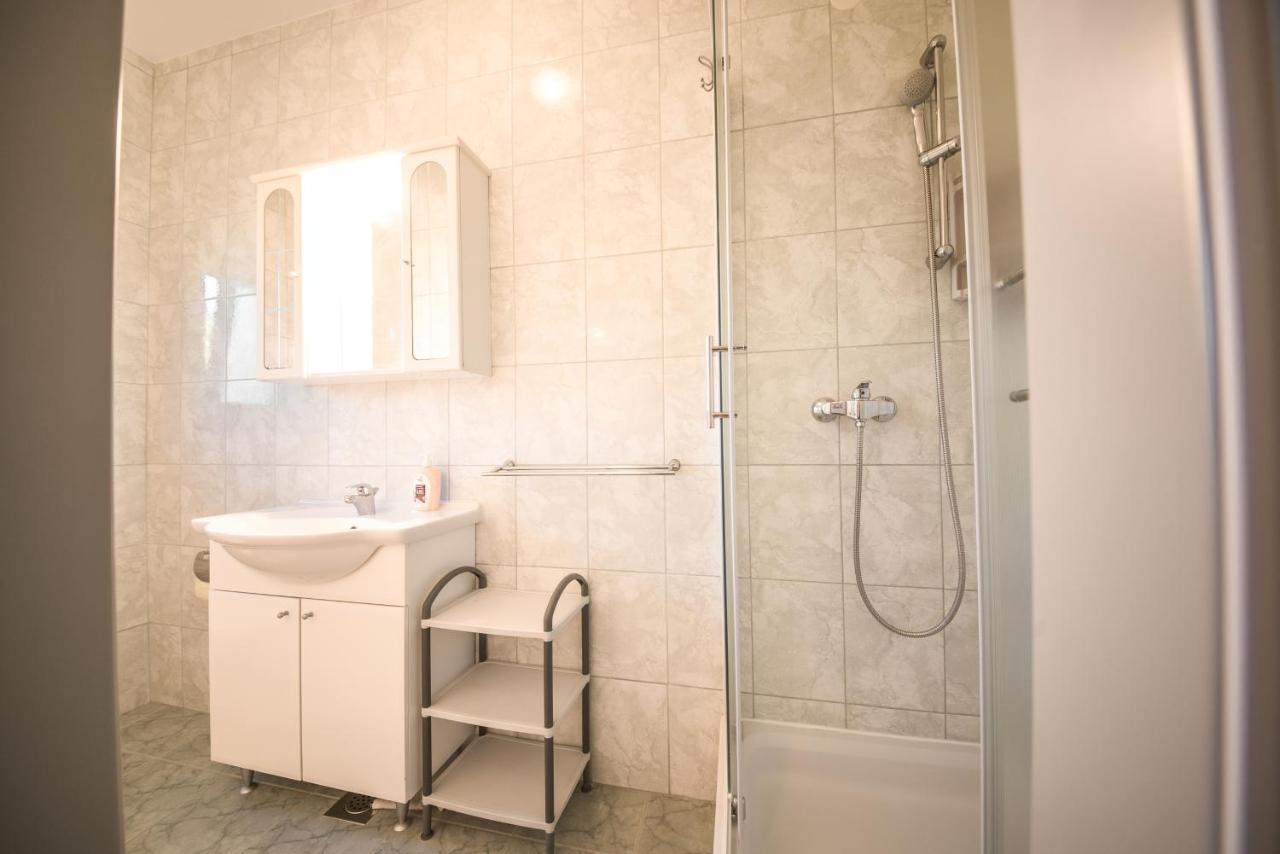 Apartments And Rooms By The Sea Vrsi - Mulo, Zadar - 5848 Esterno foto