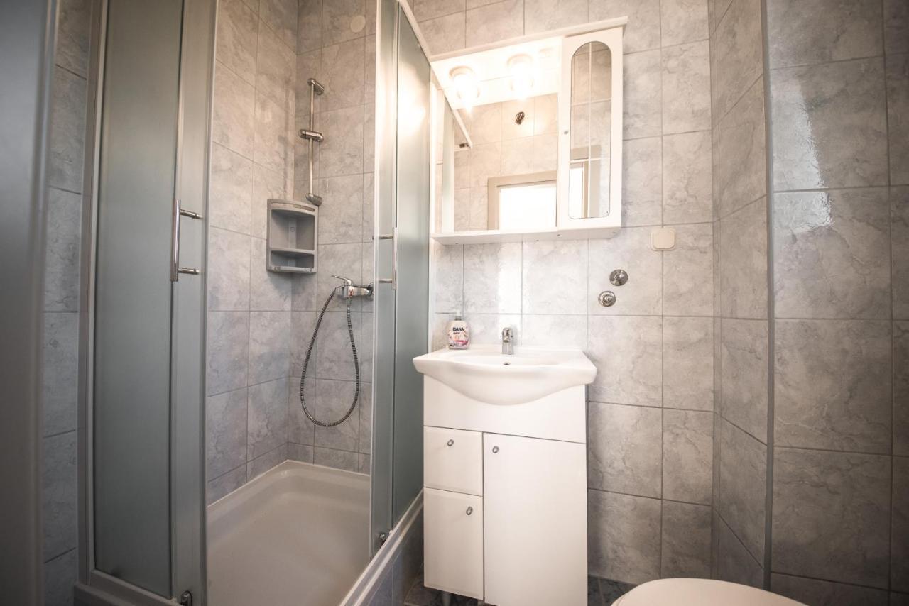 Apartments And Rooms By The Sea Vrsi - Mulo, Zadar - 5848 Esterno foto