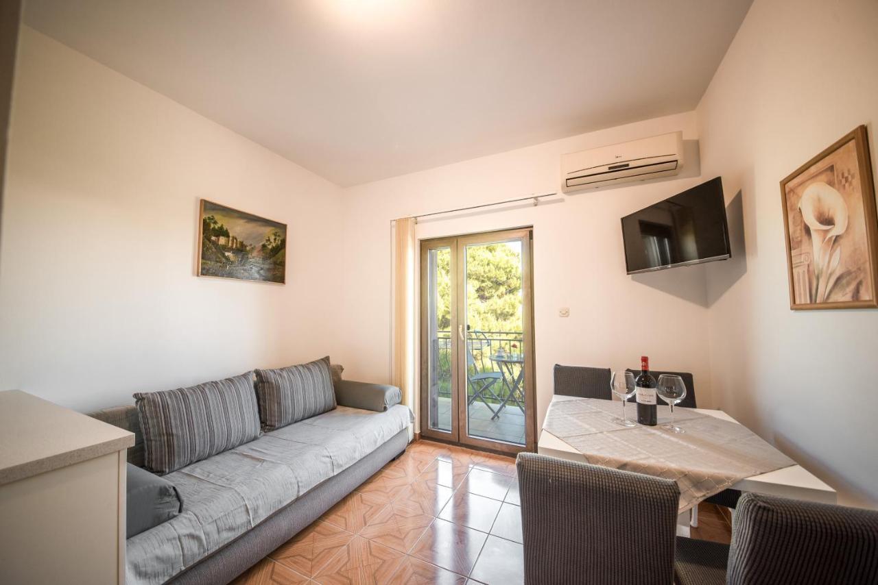 Apartments And Rooms By The Sea Vrsi - Mulo, Zadar - 5848 Esterno foto