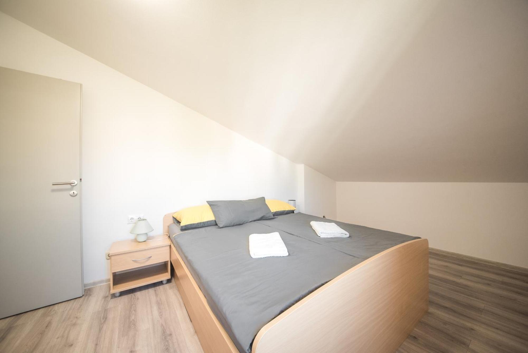 Apartments And Rooms By The Sea Vrsi - Mulo, Zadar - 5848 Esterno foto